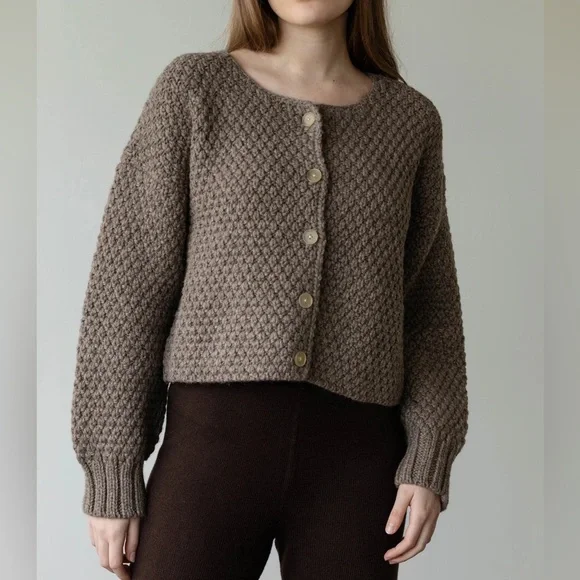 First Rite SMALL Quinn 100% Highland Wool boxy fit chunky knit cardigan in Bark - Picture 3 of 9